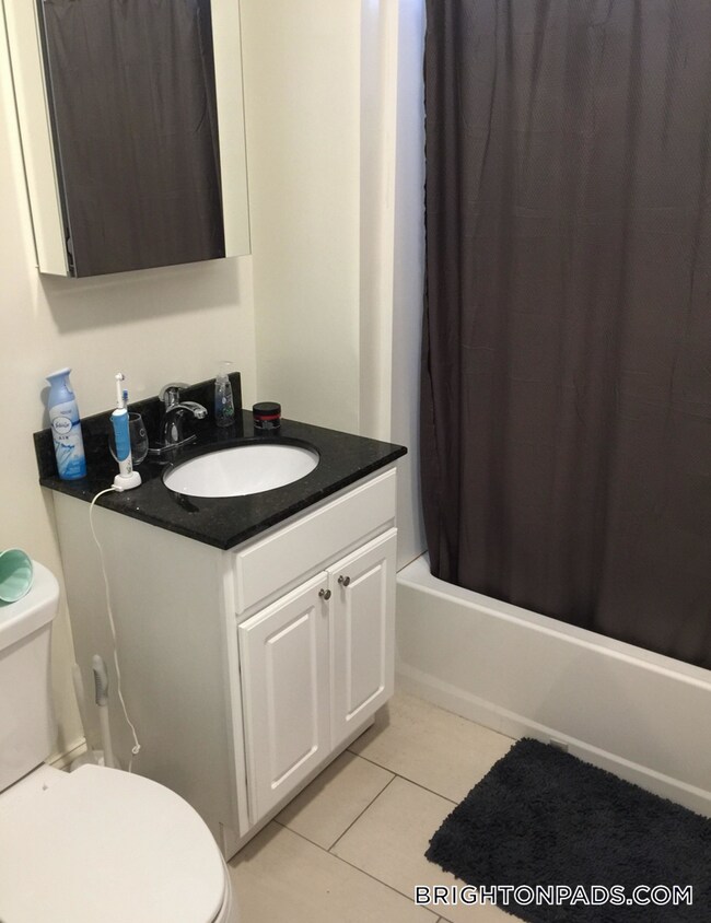 Foto del edificio - 36 Colborne Rd