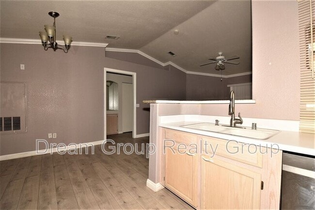 Foto del edificio - 5415 W Harmon Ave