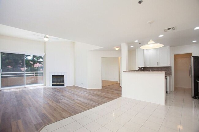 Foto del edificio - Gorgeous and Updated Top Floor Condo Home ...