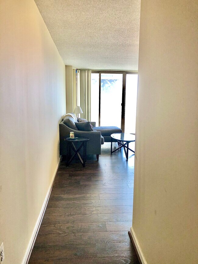 Hallway entrance - 4801 Fairmont Ave Apartment