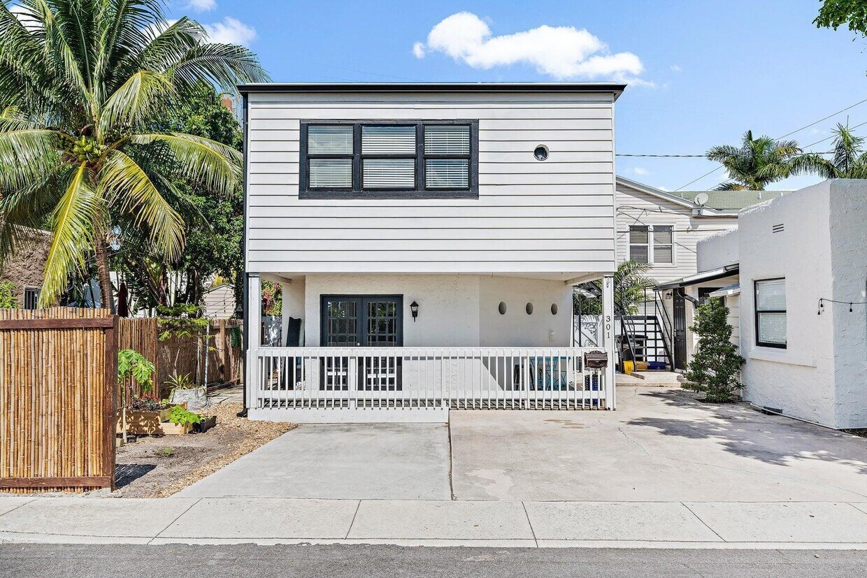 Primary Photo - 301 Central Dr