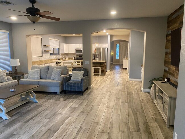 Foto del edificio - 9237 W Irma Ln