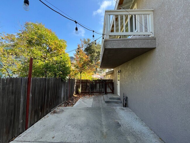 Foto del edificio - 1805 Oak St