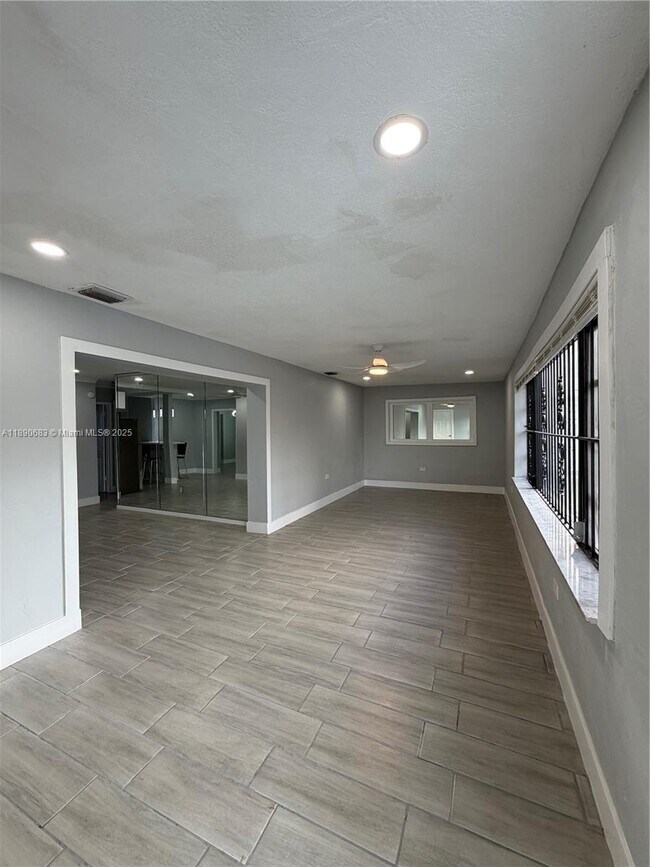 Foto del edificio - 2531 NW 152nd Terrace