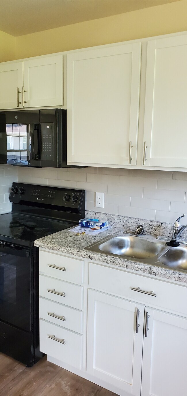 Building Photo - 1615 Fairwood Forest Dr