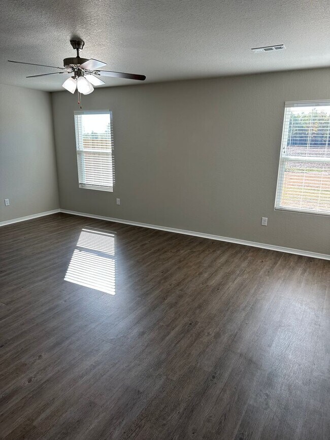 Foto del edificio - Pre-Leasing Now ? Stunning 4-Bedroom | 2-Bath Home in Cypress Bend