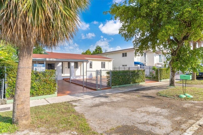Building Photo - 701 Tamiami Canal Rd