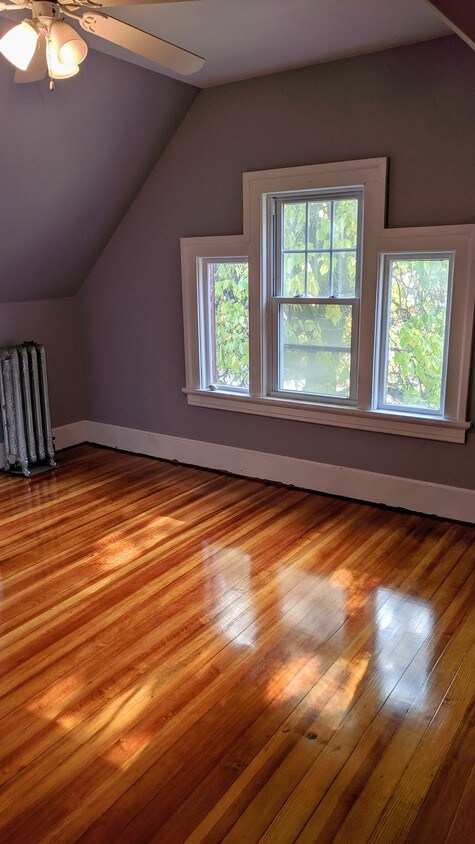 Primary Photo - 877 Pleasant St