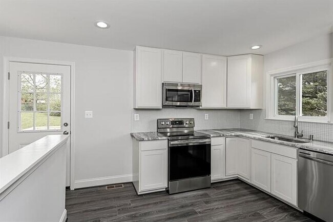 Building Photo - 106 Oakmere Road