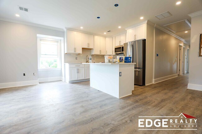 Building Photo - 121 Franklin St