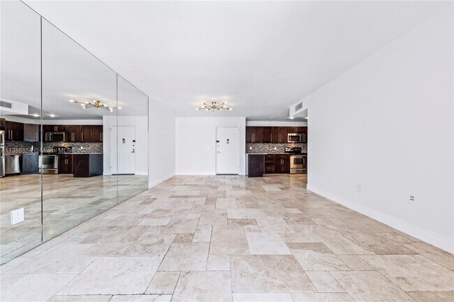 Foto del edificio - 3642 NE 171 St