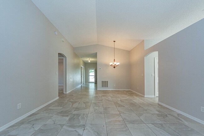 Foto del edificio - 1142 N 13th Square