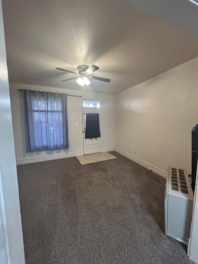 Foto del edificio - 402 W Mercury St