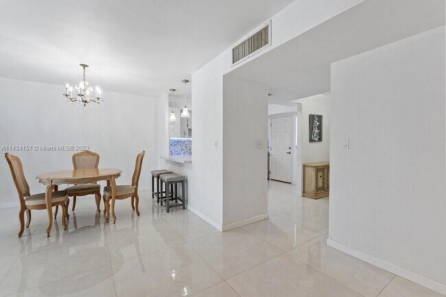 Foto del edificio - 1140 NE 191st St