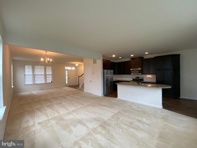 Building Photo - 1042 E Davinci Dr