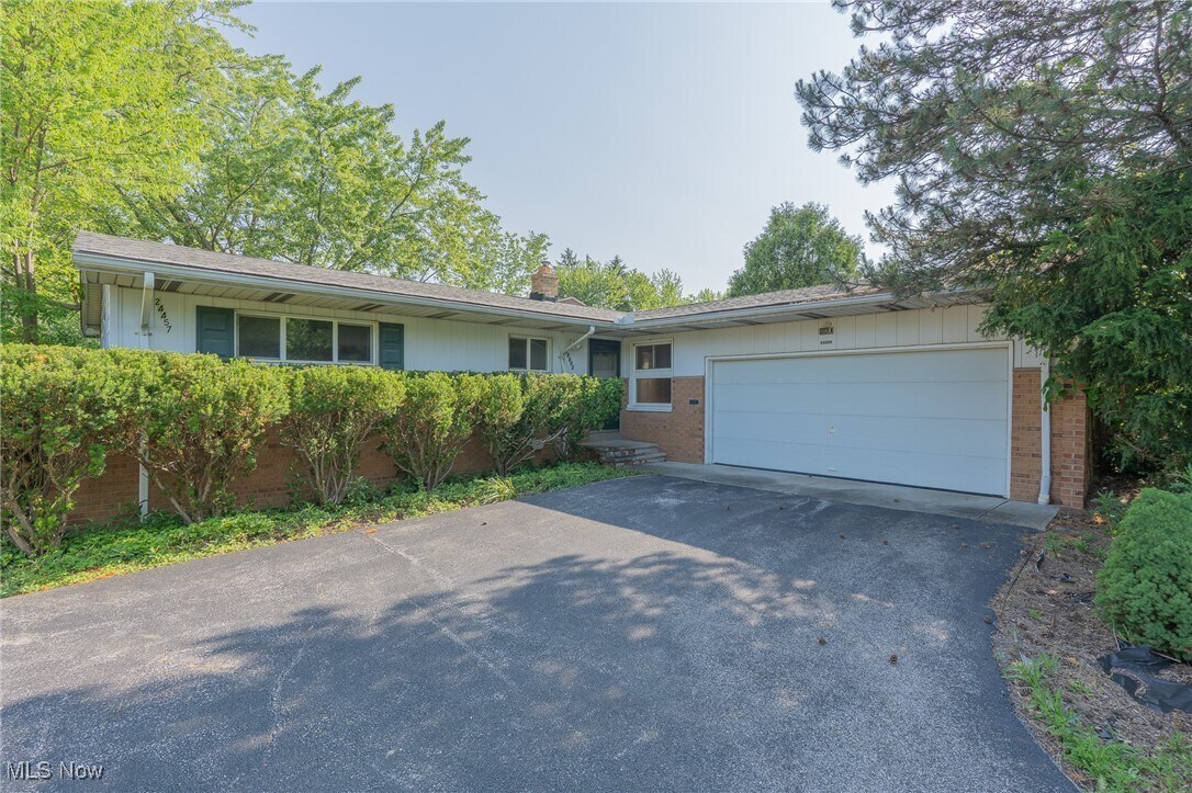 Foto principal - 24457 Tunbridge Ln