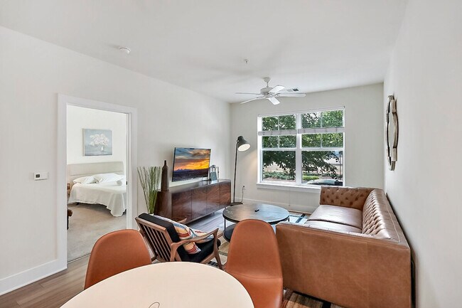 Building Photo - 238 S West St