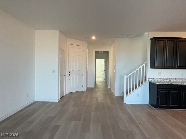 Foto del edificio - 6734 Chargehand Ave