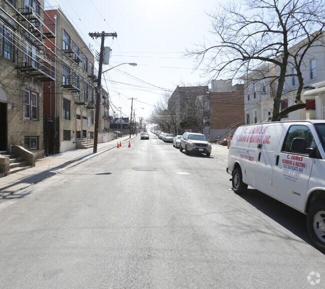 Building Photo - 753 E 224th