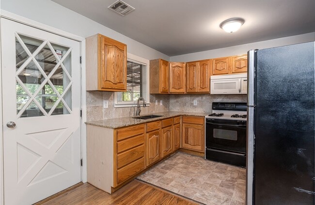 Foto del edificio - Berryhill 3 bedroom, 2 bath on oversized lot.