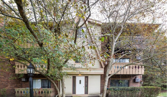 Building Photo - 20 Parkside Ct