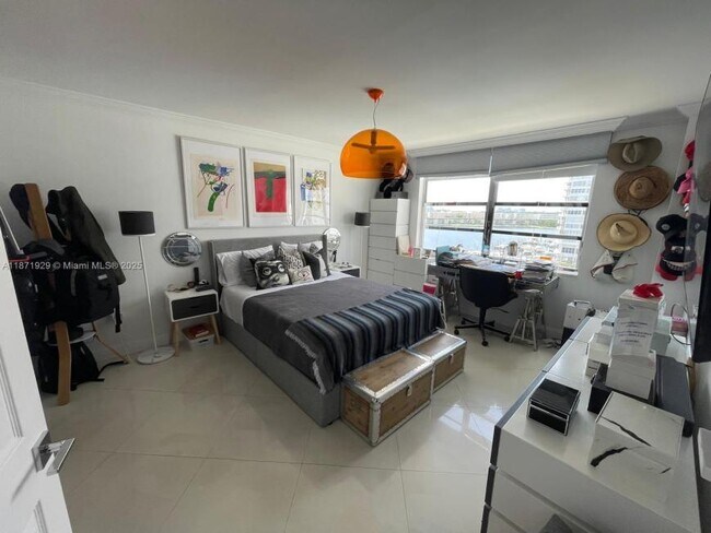 Building Photo - 2 bedroom in Aventura FL 33160