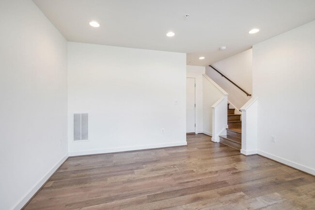 Photo - 16560 Crabbs Branch Way House