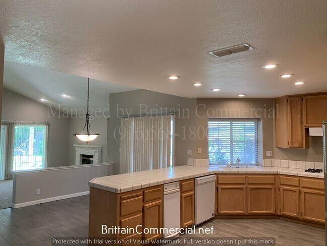 Foto del edificio - Gorgeous 3 Bedroom 2 Bath House at Courtsi...