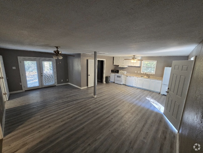 Building Photo - 144 Seminole Cir