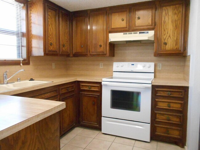 Foto del edificio - 7405 Utica Ave