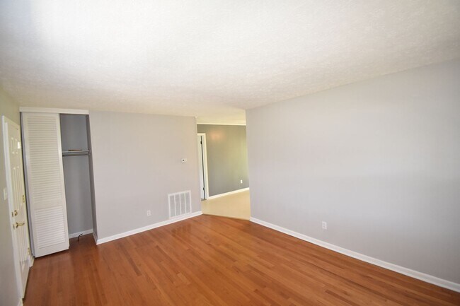 Building Photo - First Month Rent Free: Updated 3 Bedroom a...