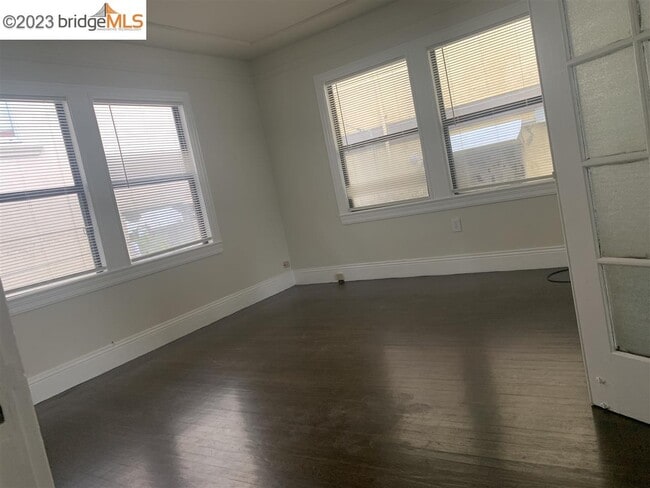 Foto del edificio - 3406 E 18th St