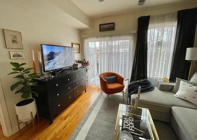 Foto del edificio - 608 Jefferson St