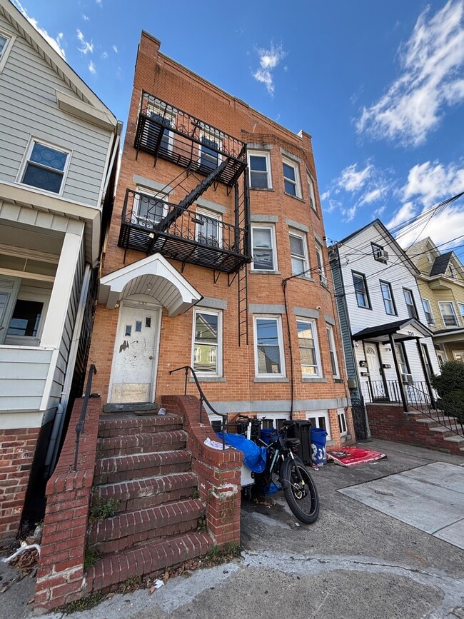 Building Photo - 234 Inslee Pl