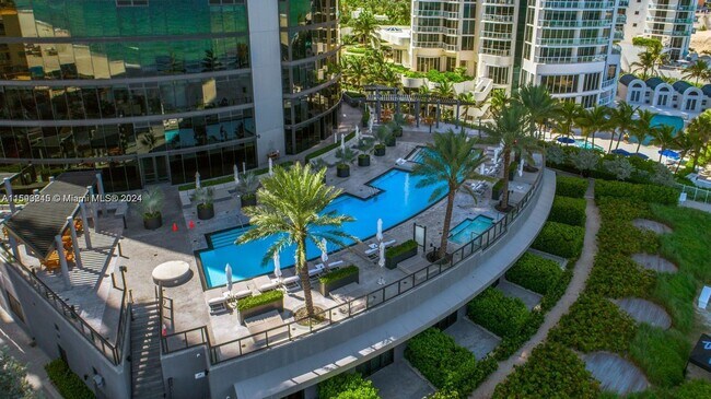 Foto del edificio - 18555 Collins Ave