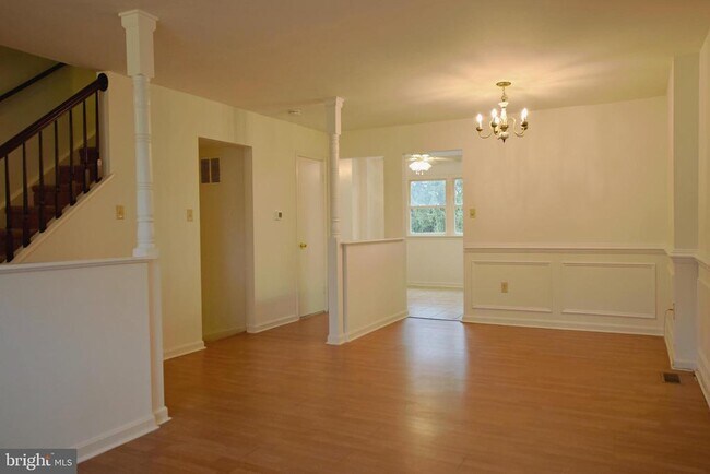 Foto del edificio - 703 Robinwood Dr
