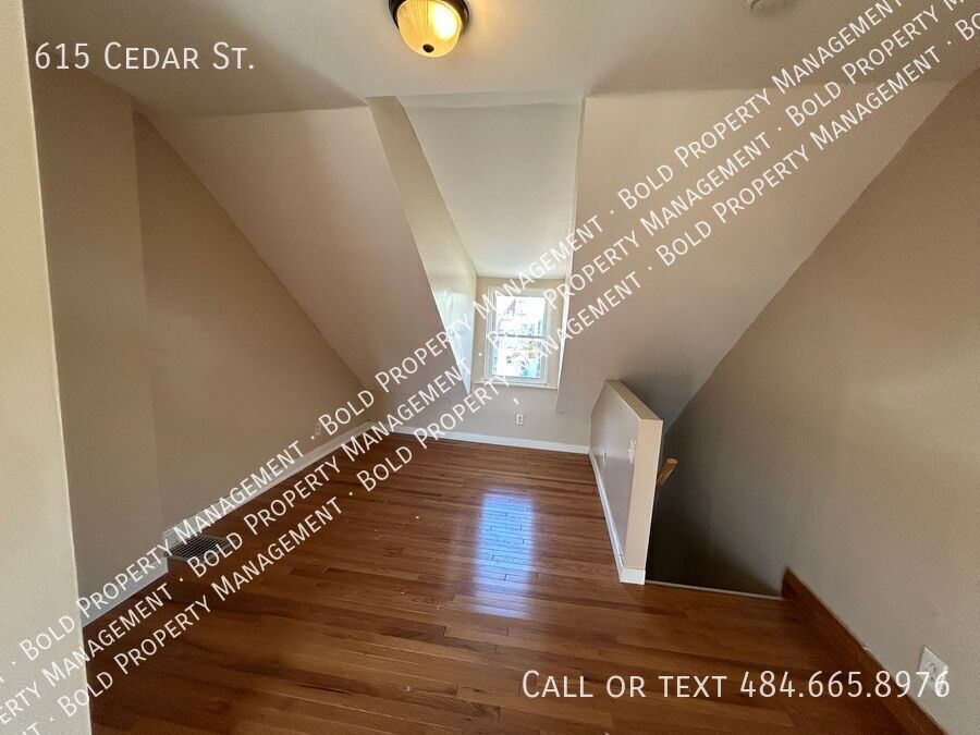 Foto principal - 615 Cedar St