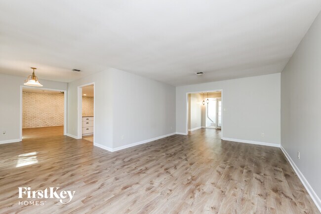 Foto del edificio - 640 Valley Brook Ln