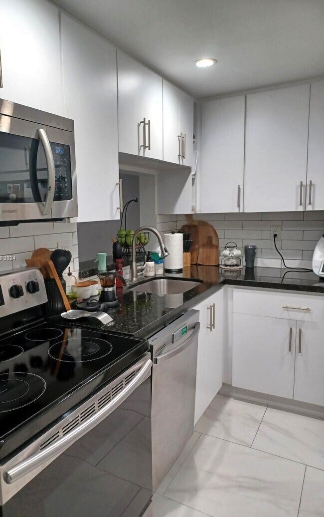 Foto del edificio - 8045 SW 107th Ave