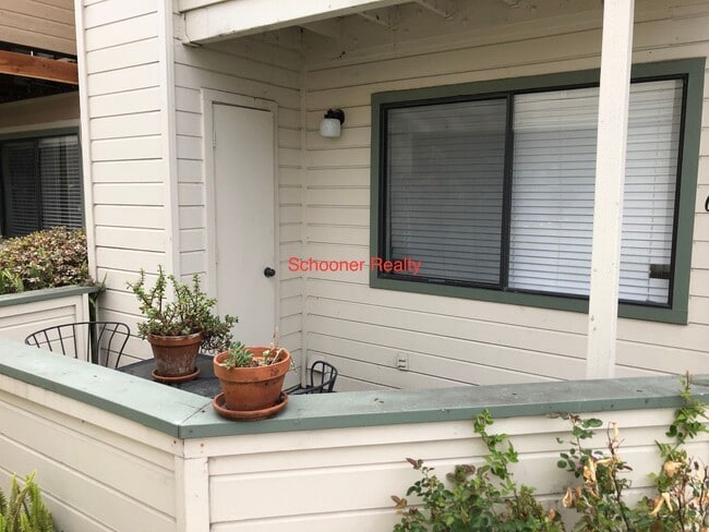 Building Photo - CHARMING 2-STORY TOWNHOUSE IN DESIRABLE SA...