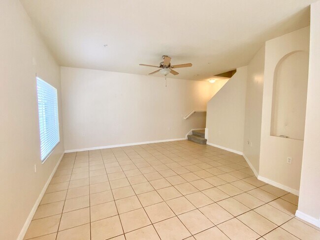 Foto del edificio - 3BR2BA/Lakeside Village/Unfur/Annual