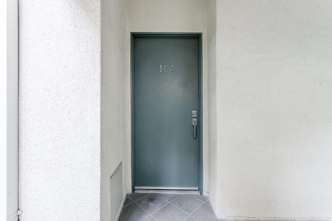 Foto del edificio - For Lease! Beautiful 2 Bedroom 2 Bathroom ...