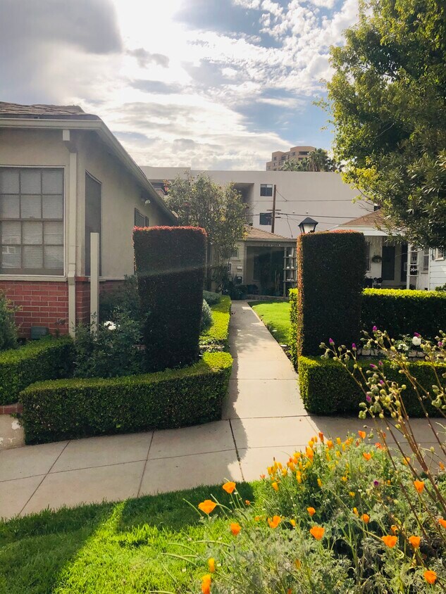 Primary Photo - 1259 Devon Ave