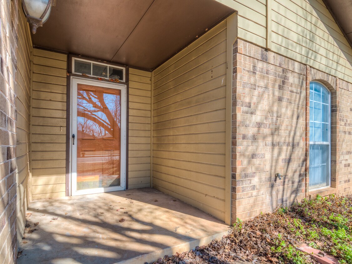 125 W 10th Pl, Edmond, OK 73003 House Rental in Edmond, OK