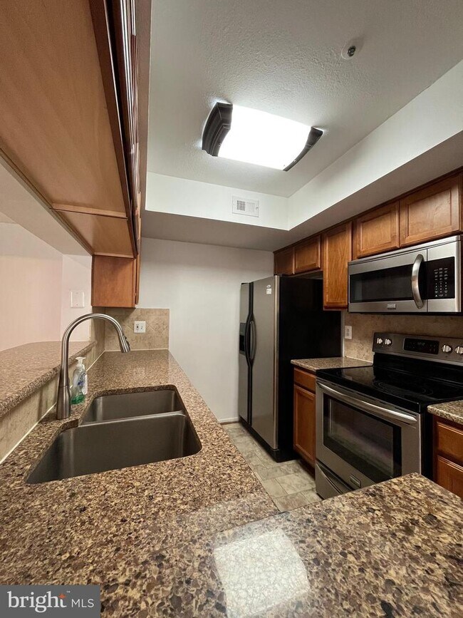 Building Photo - 3311 Wyndham Cir