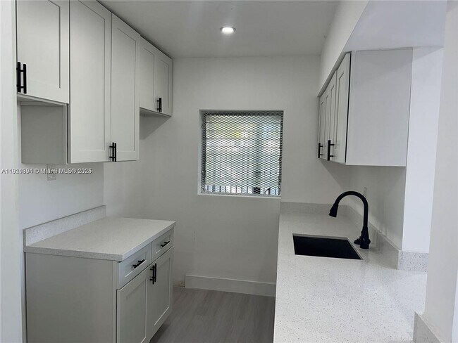 Foto del edificio - 1936 Normandy Dr