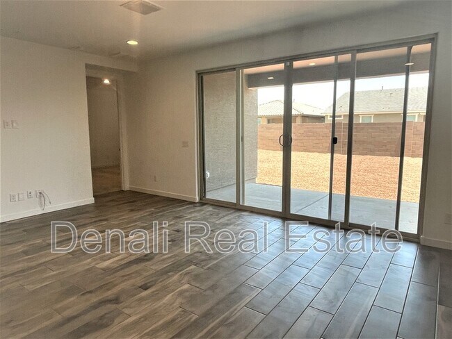 Foto del edificio - 4329 N 94th Dr