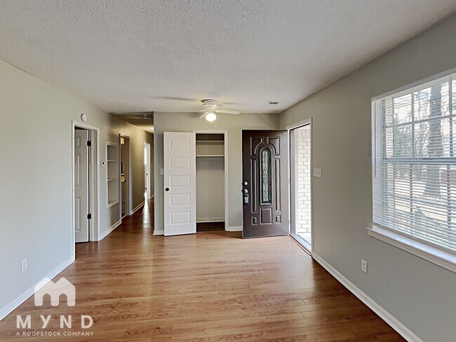 Building Photo - 320 Navajo Pines Dr