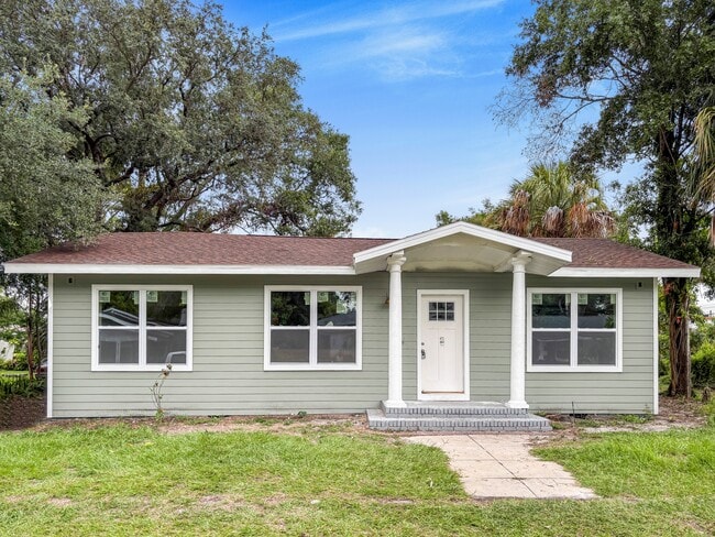 Photo - 701 W Plaza Pl House
