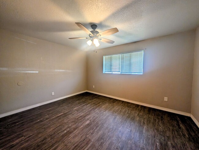 Foto del edificio - 2400 Brookridge Dr